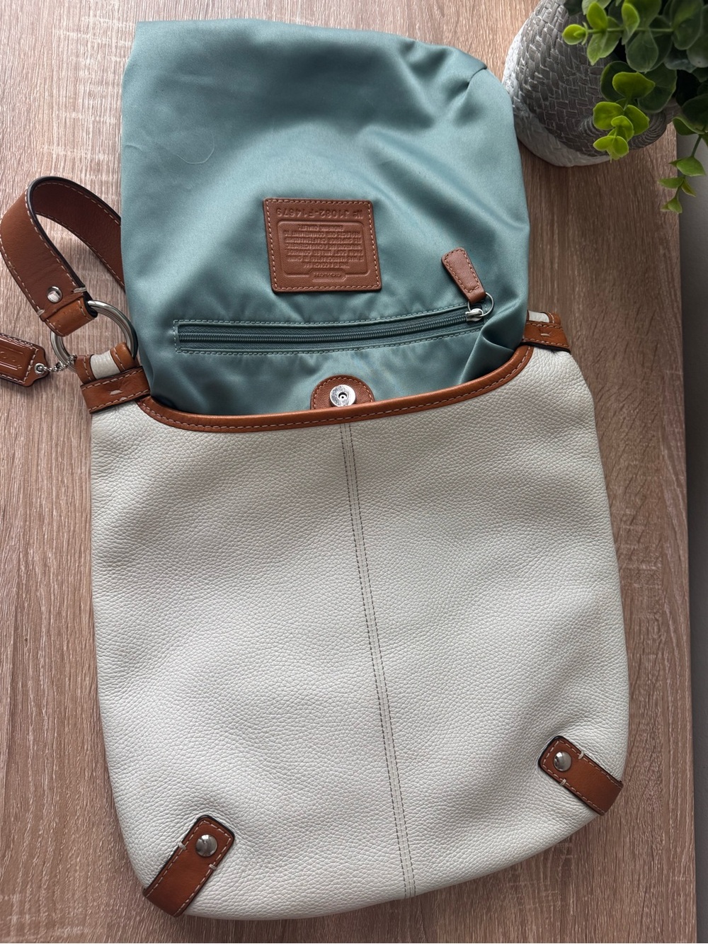 Coach White Pebbled Leather Crossbody with Tan Trim - Picture 4 of 9